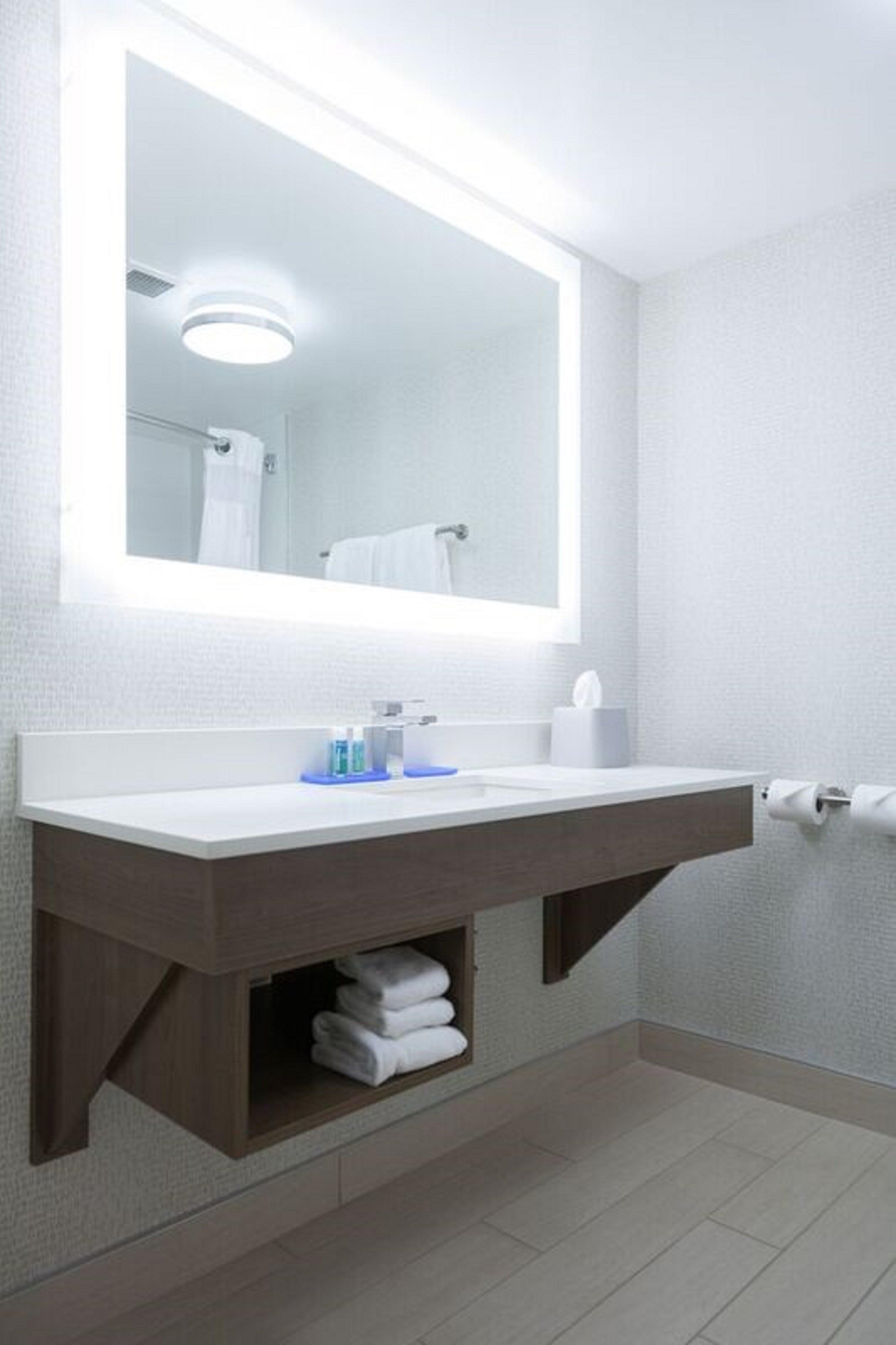 Express & By Ihg 3*