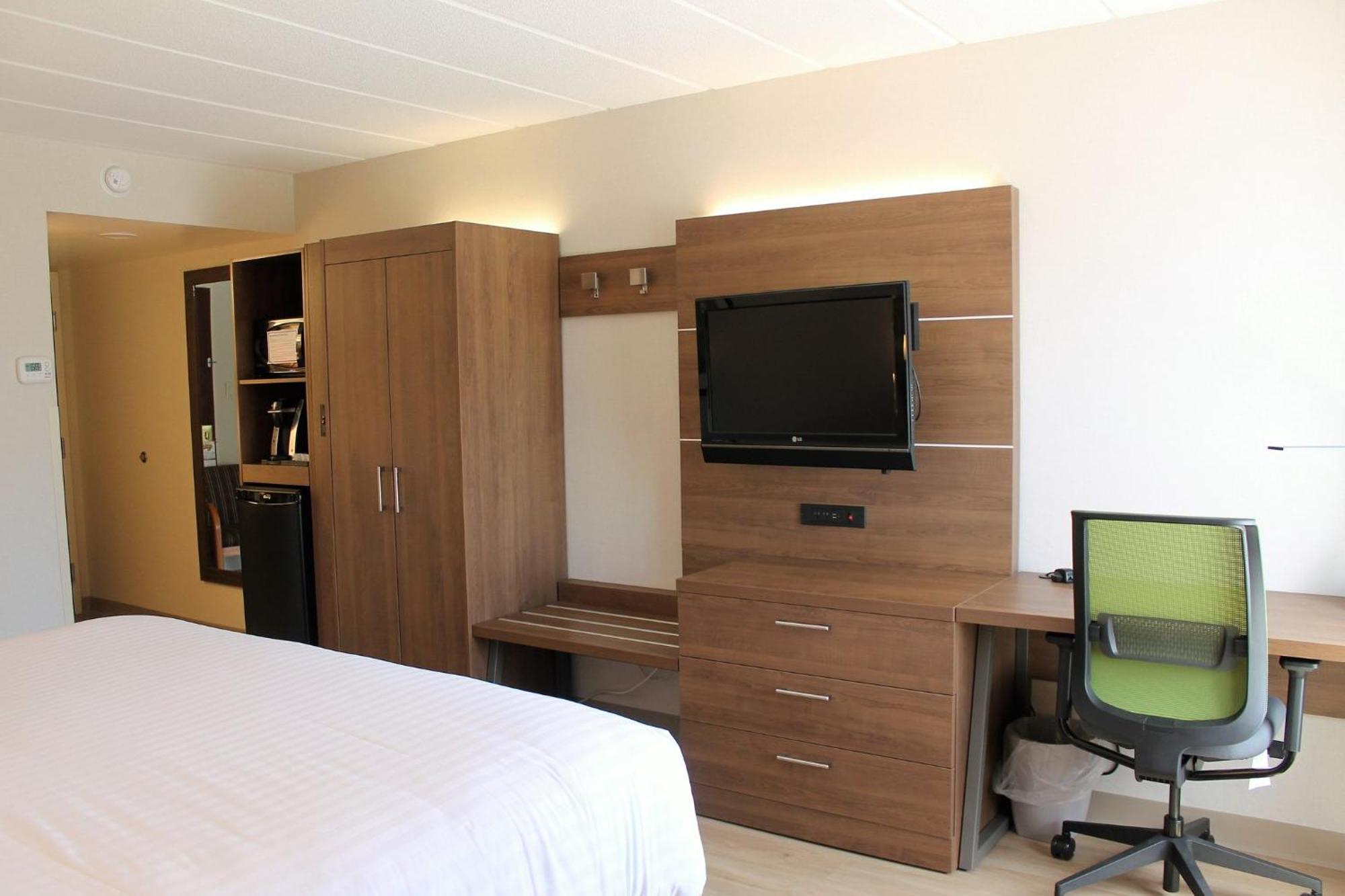 Express & By Ihg Hotel 3*